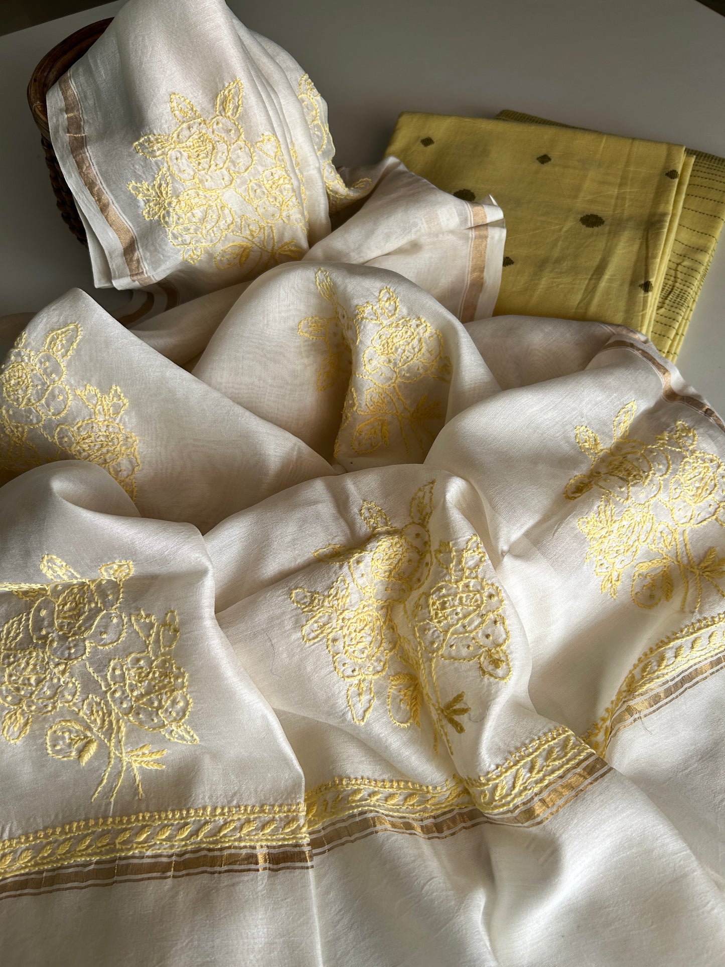 Chikankari Dupatta with Handloom Cotton Kurta